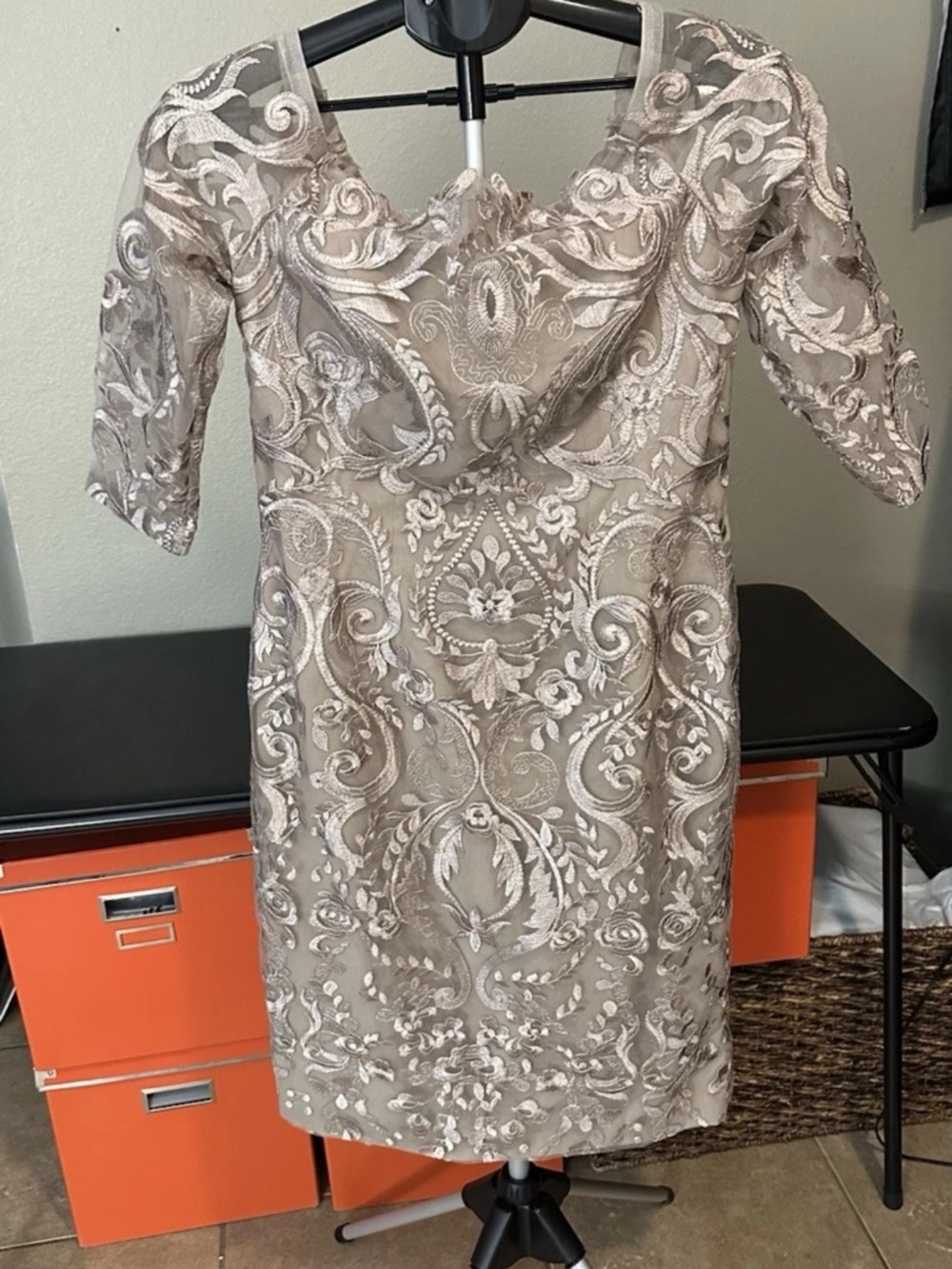 JJ’s House Taupe Lace Appliqué Cocktail Dress Size 12 NWT Special Occasion - Picture 3 of 5